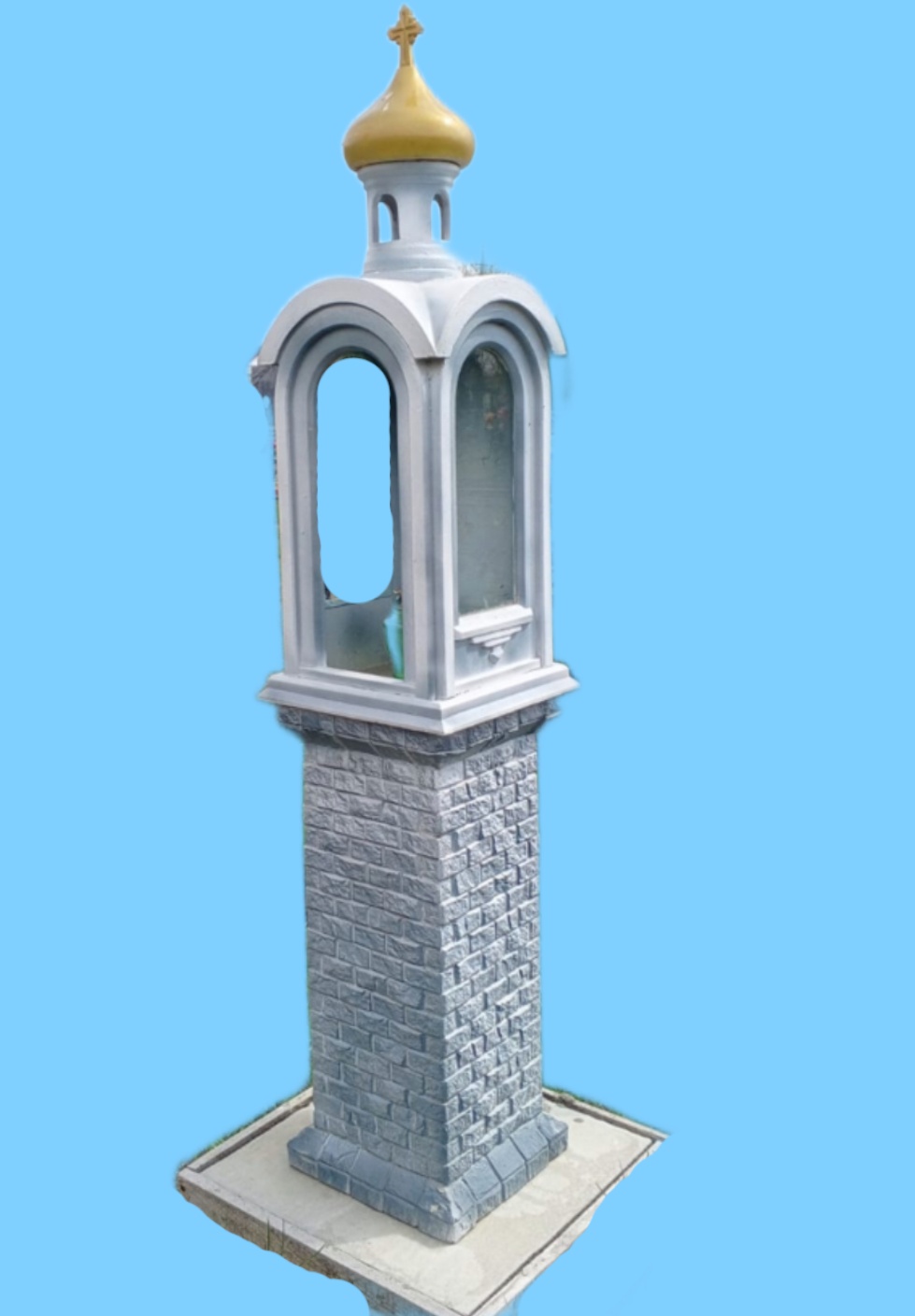 Мини часовня из бетона в виде часовни столба