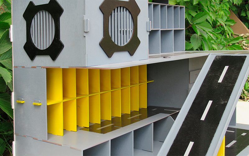 Парковка VIP с пожарным ДЭПО из фанеры