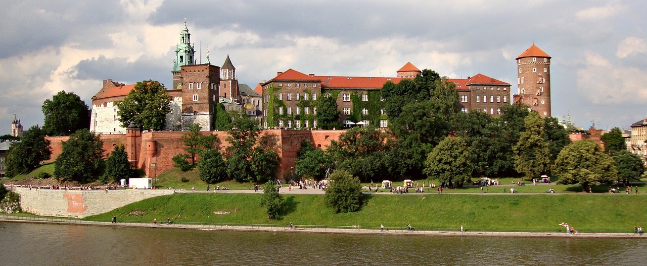 Замок Вавель, автобусный тур по Польше, экскурсия с гидом, Краков