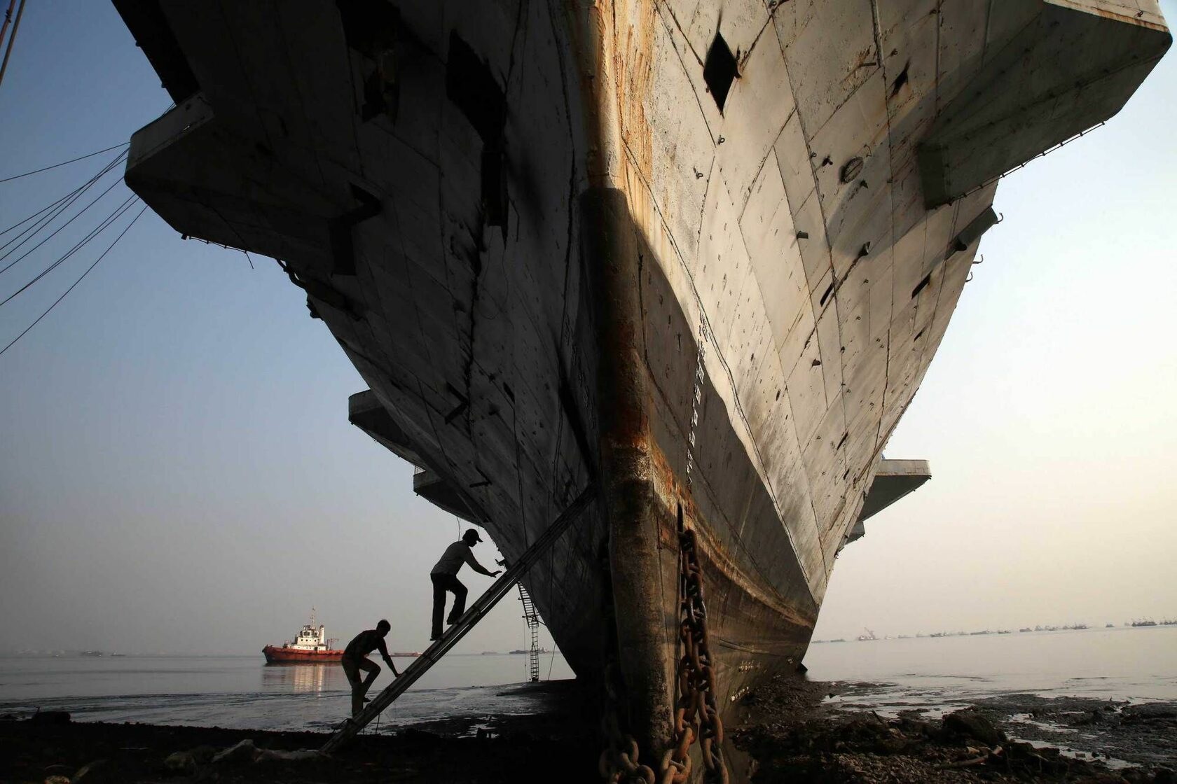 Почему не было кораблей. Читтагонг Бангладеш кладбище кораблей. Читтагонг кладбище кораблей. Аланг кладбище кораблей. Аланг Индия кладбище кораблей.