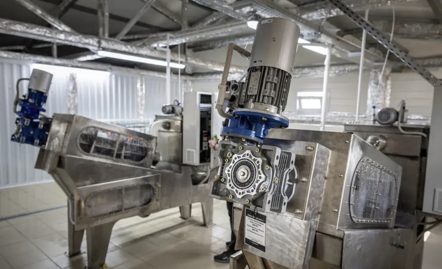 шнековый обезвоживатель