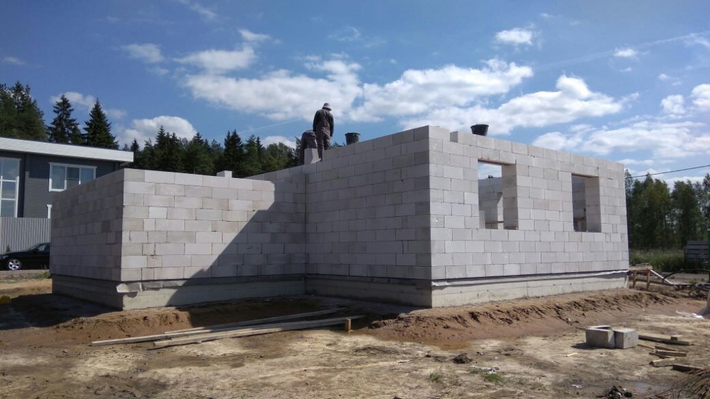Каменный дом из кирпича, газобетона и тёплой керамики в СПб и Ленинградской области