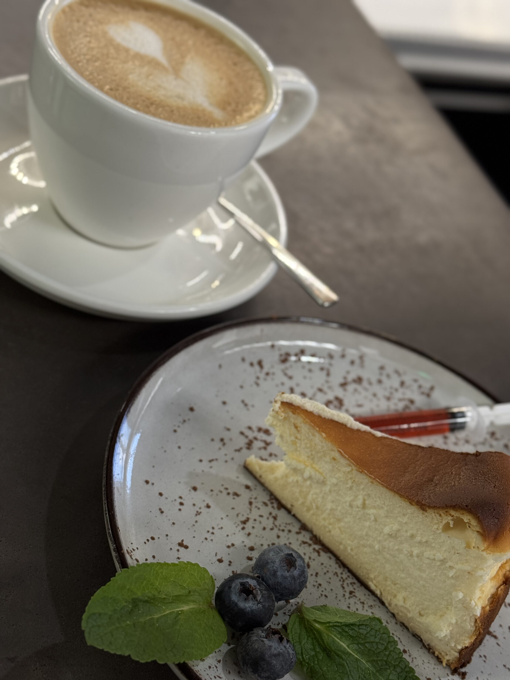 Кофе и десерт в Parfé Café