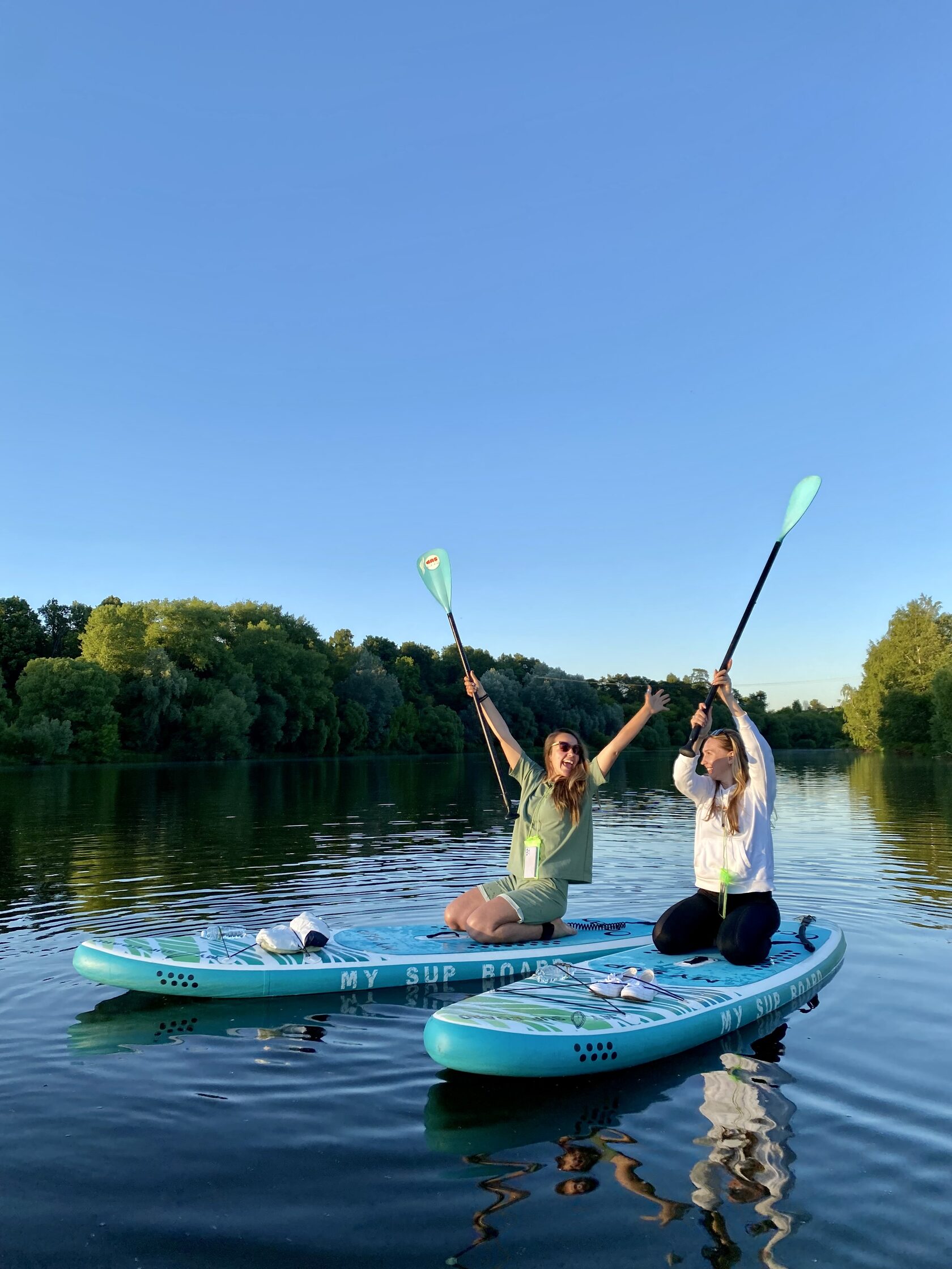 Сапы в подмосковье. Сапсерф в Строгино. Строгино САП серфинг. Sup Board прогулка в Москве. Sup прогулки.