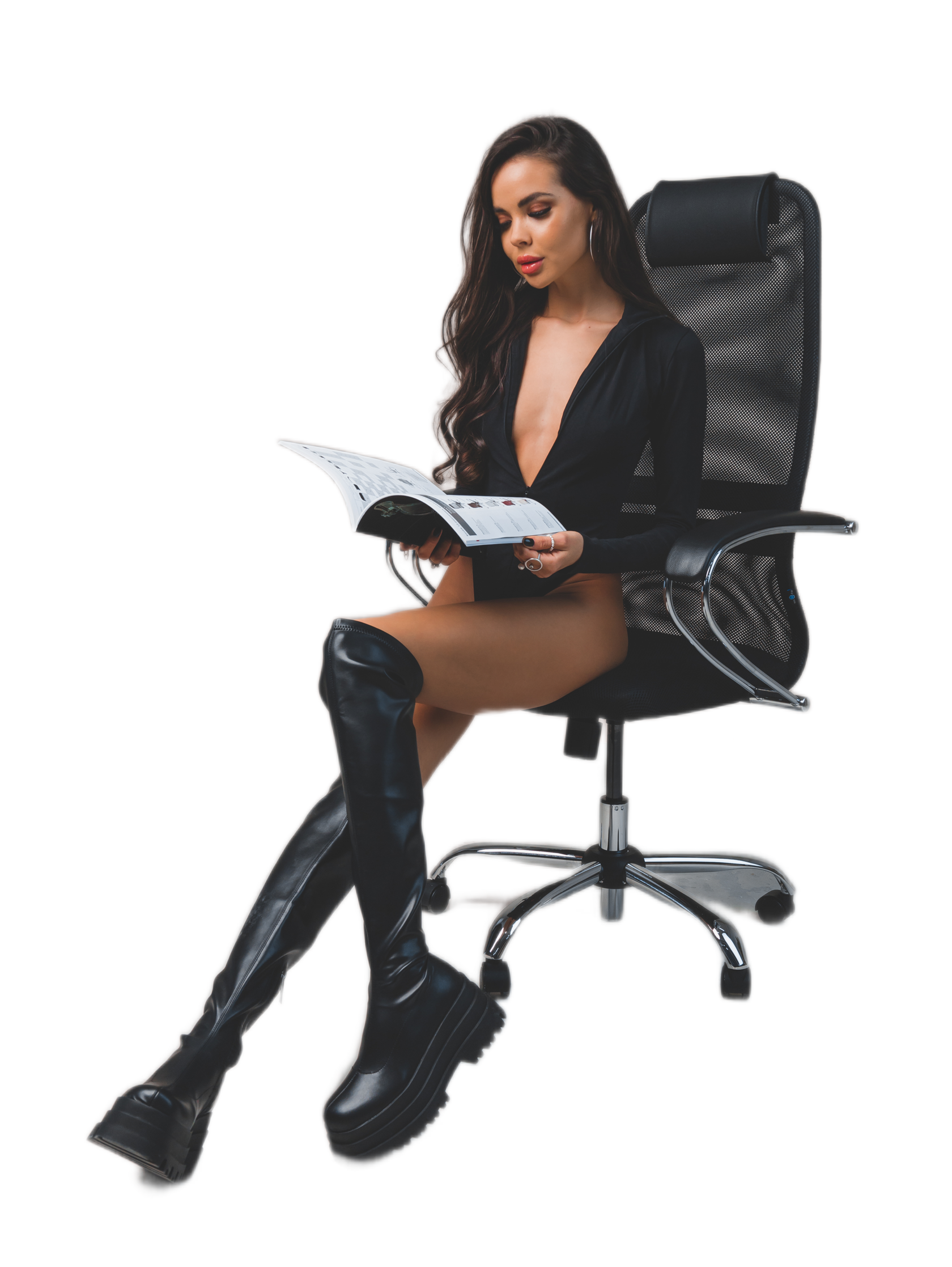 девушка на компьютерном кресле самурай