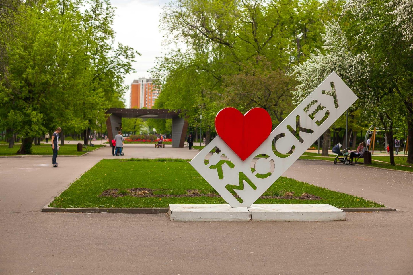 Любимый город. Я люблю Москву Стелла. Я люблю Тамбов Стелла. Памятник я люблю Москву парк Кузьминки. Стелла я люблю Москву Лианозово.