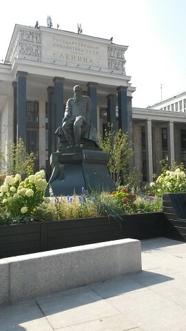 памятник Достоевскому