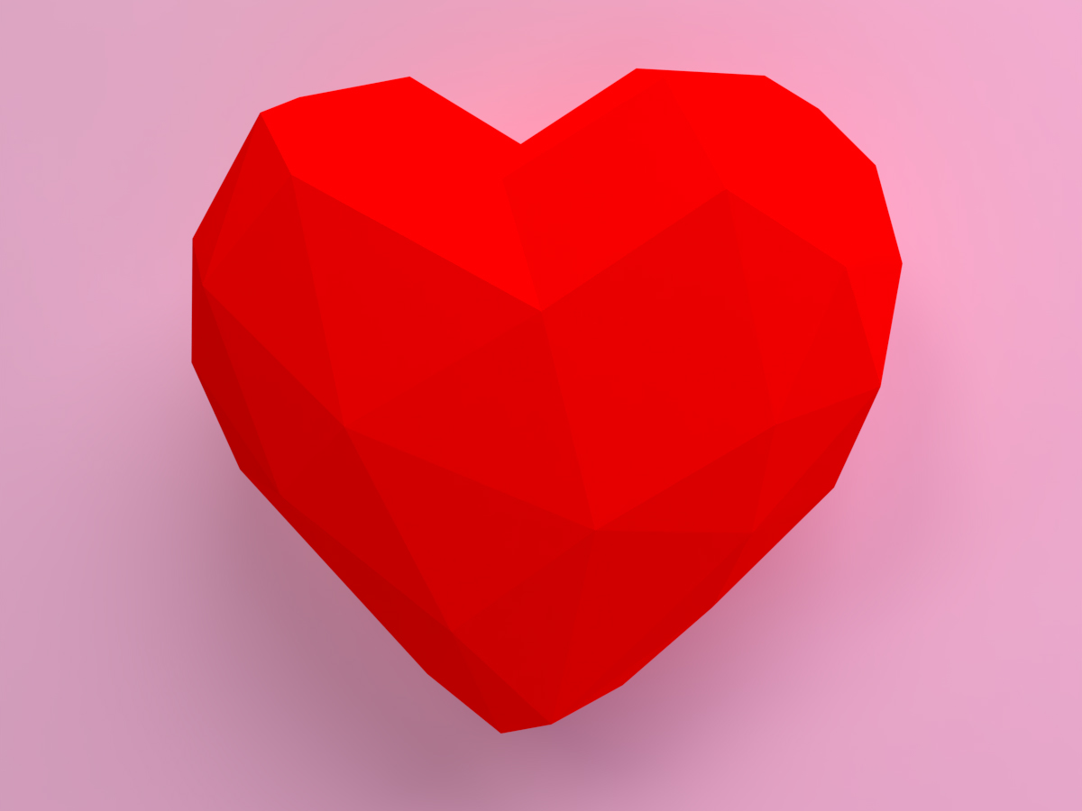 Полигональная фигура из бумаги красное сердце валентинка