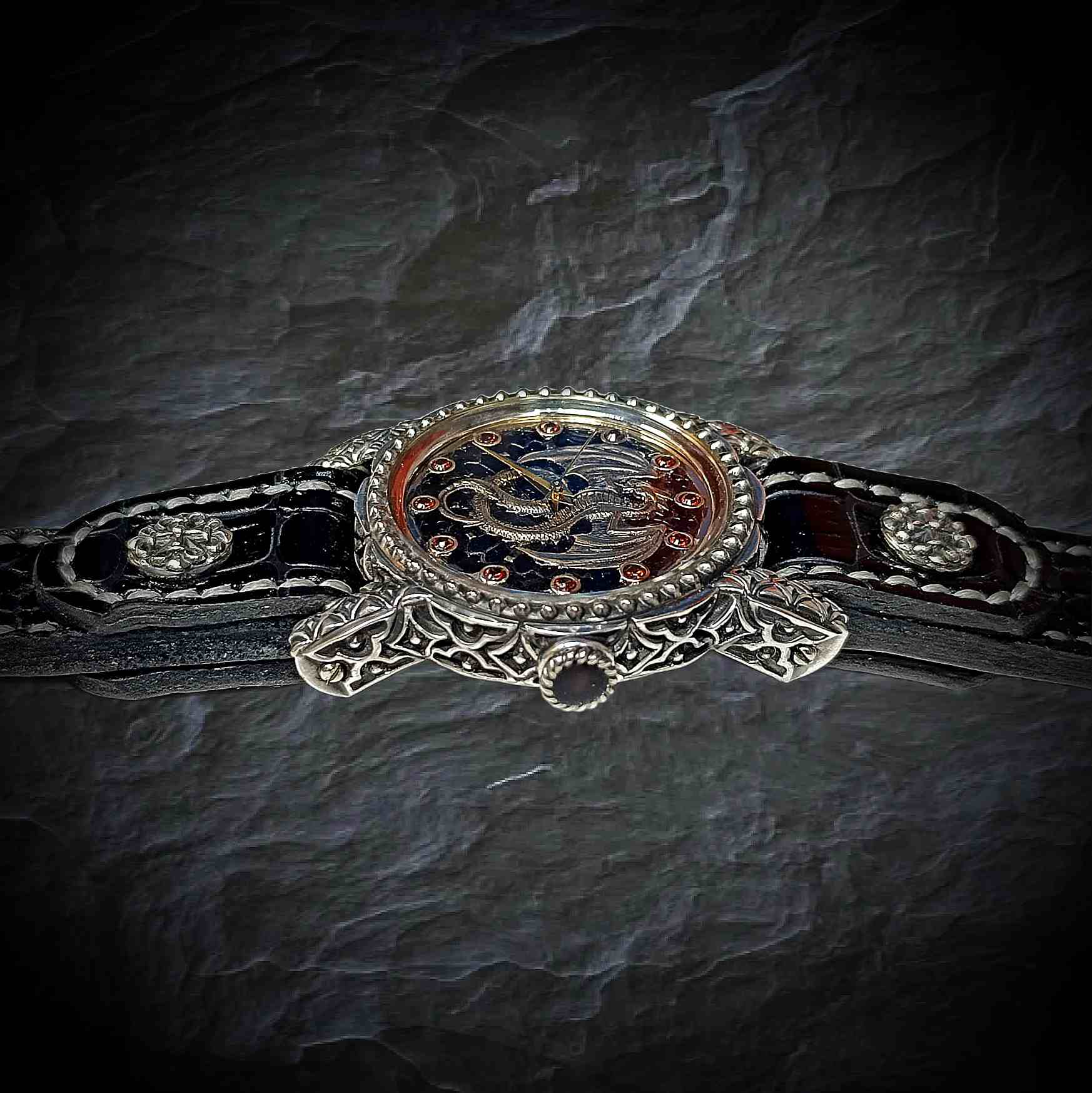 Часы в готическом стиле, дракон, часы готика