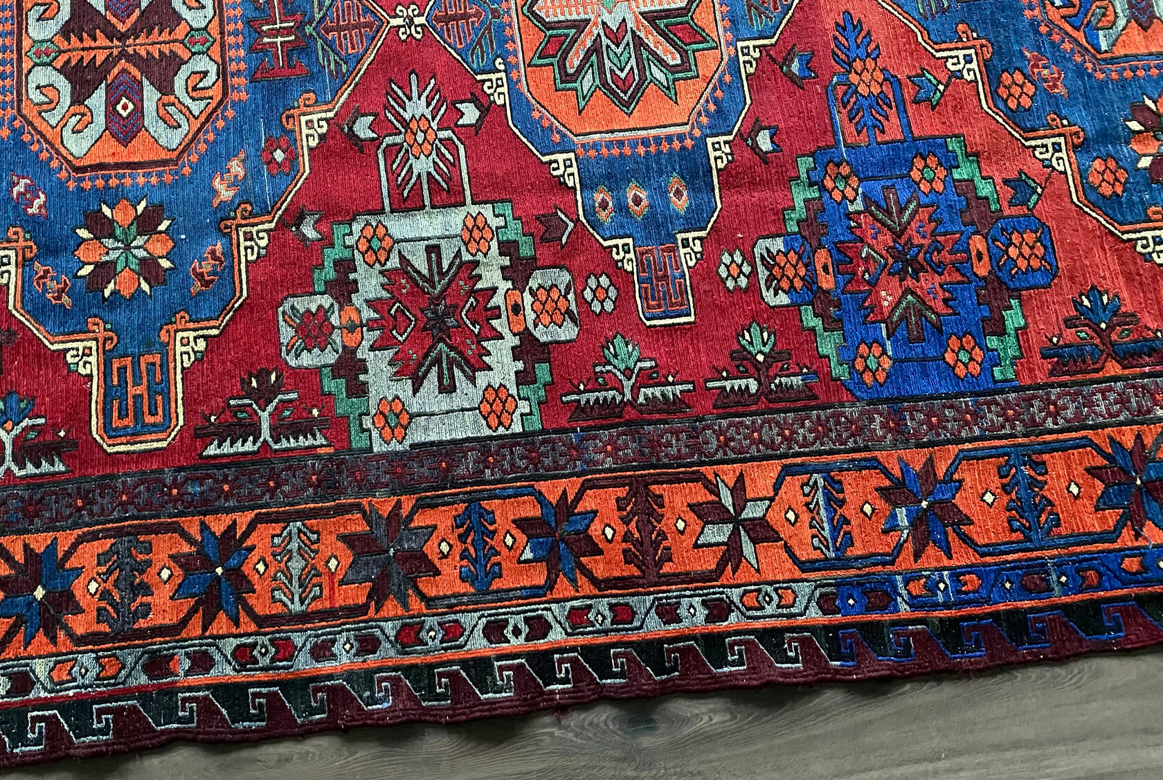 Что означает рисунок на советском ковре?