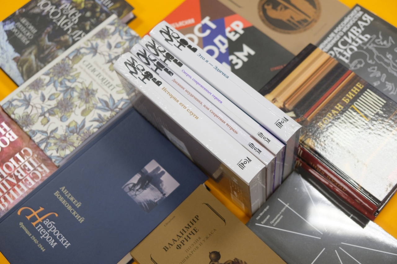 Переиздают романы Лимонова «Это я — Эдичка», «Дневник неудачника, или Секретная тетрадь», «Смерть современных героев», «История его слуги».