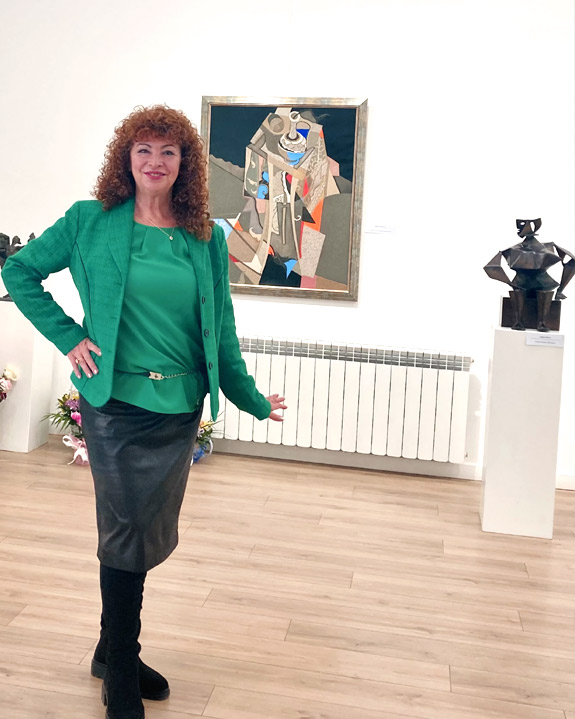 Олга Бузина в изложба с дрехи от Efrea.com