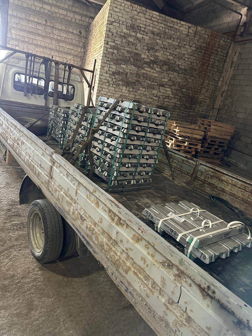 Складская отгрузка алюминиевых сплавов АК9ч и АК12 — 1,5 тн