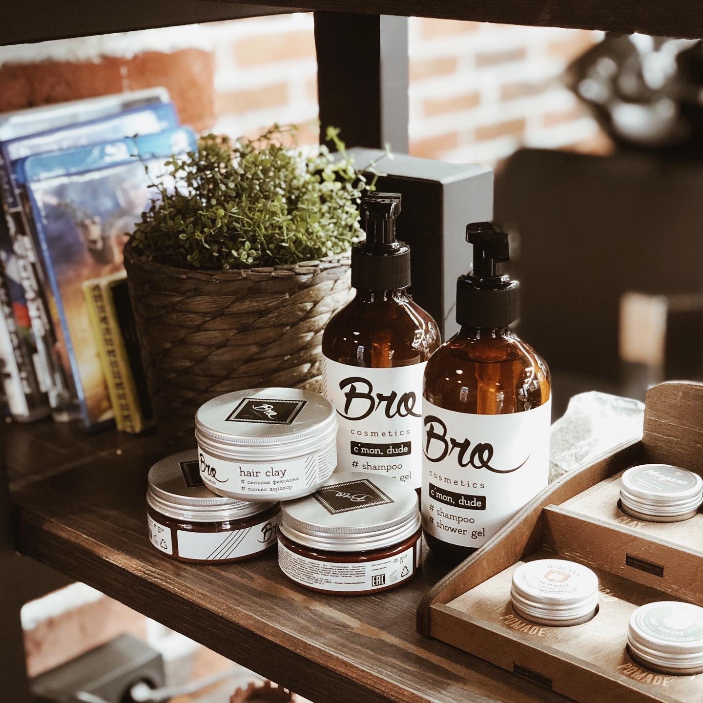 профессиональный шампунь для барбершопа. барбершоп косметика для мужчин. мужская косметика для барбершопов. средства для волос барбершоп. шампунь барбершоп.