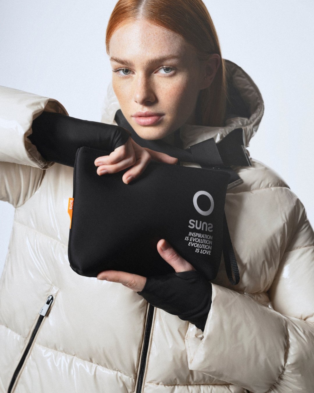 SUNS donna: piumino color panna con borsa tecnica