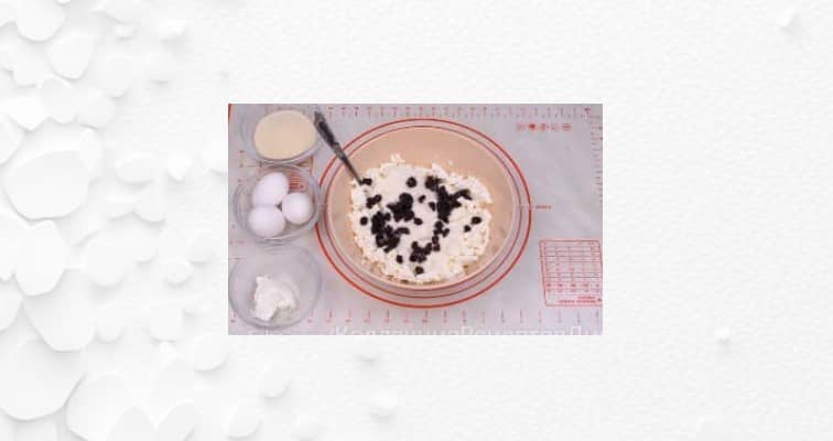 Приготовление сырников из творога с манкой в духовке: шаг 4