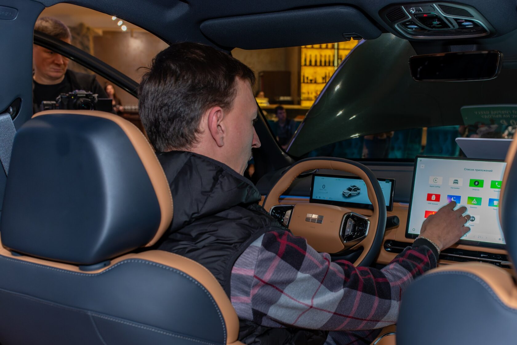 Гибрид Geely EX5 EM-i