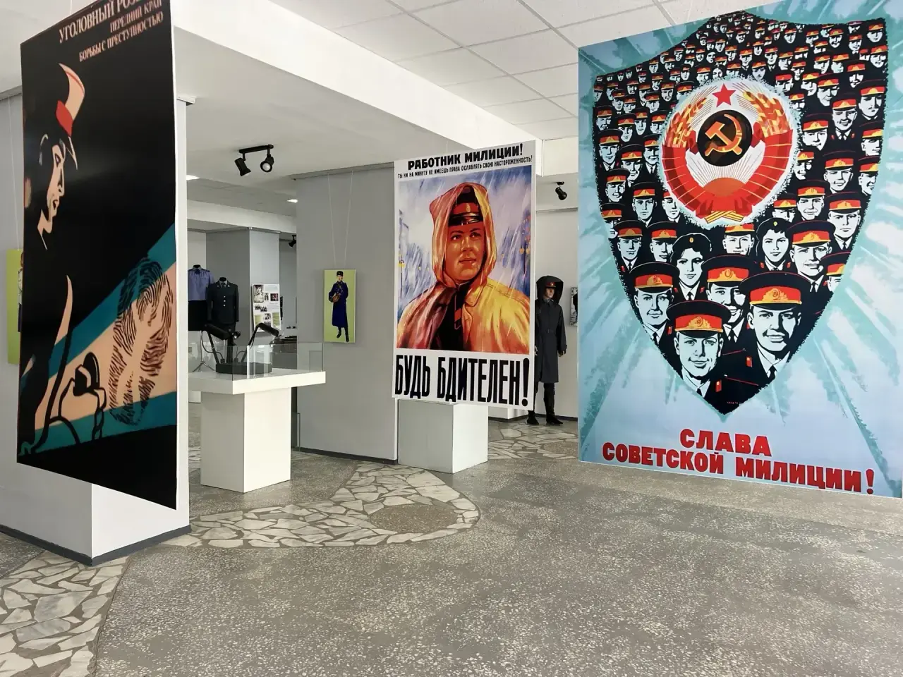 Эпизод кинохроники — беседа с инспектором на маршруте