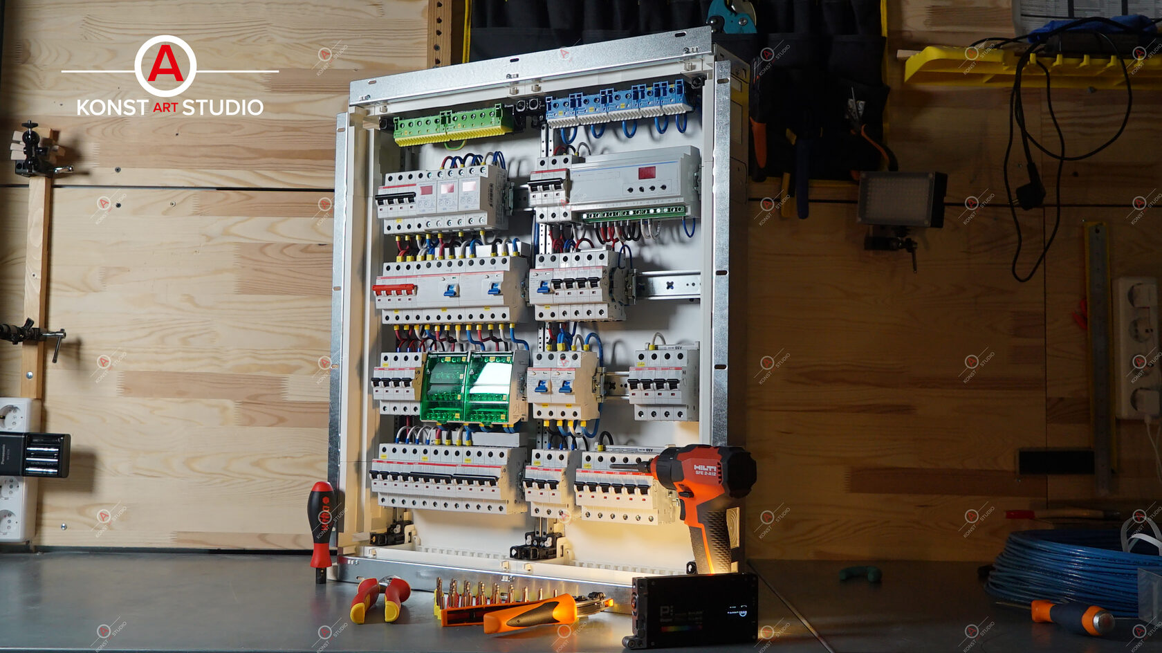 Купить готовый электрощит на 96 модулей в сборе: цены – KonstArtStudio