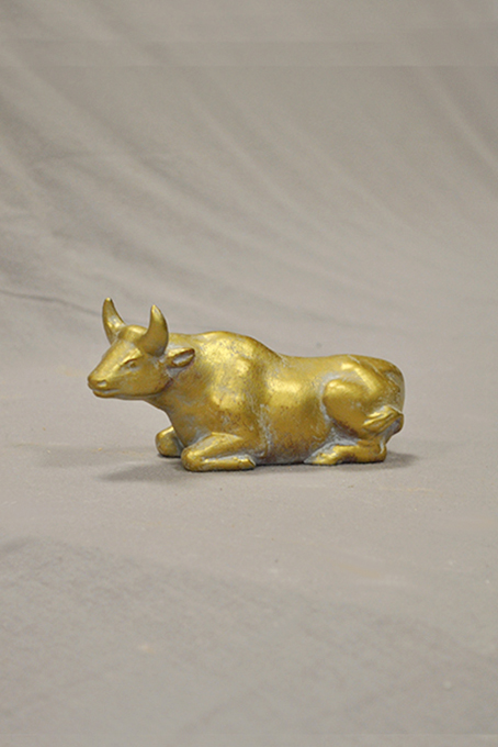 фигурка красная лежащая корова 