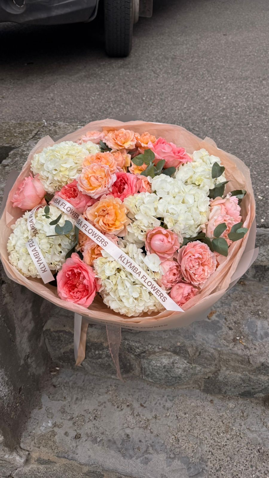 большой сборный букет с пионовидными розами с доставкой в Пятигорске