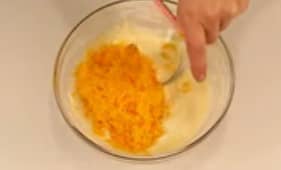 Приготовление оладий с тыквой на кефире: шаг 8