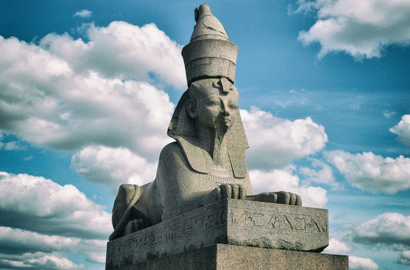 Сфинкс, Россия, Санкт-Петербург, Университетская набережная, 17