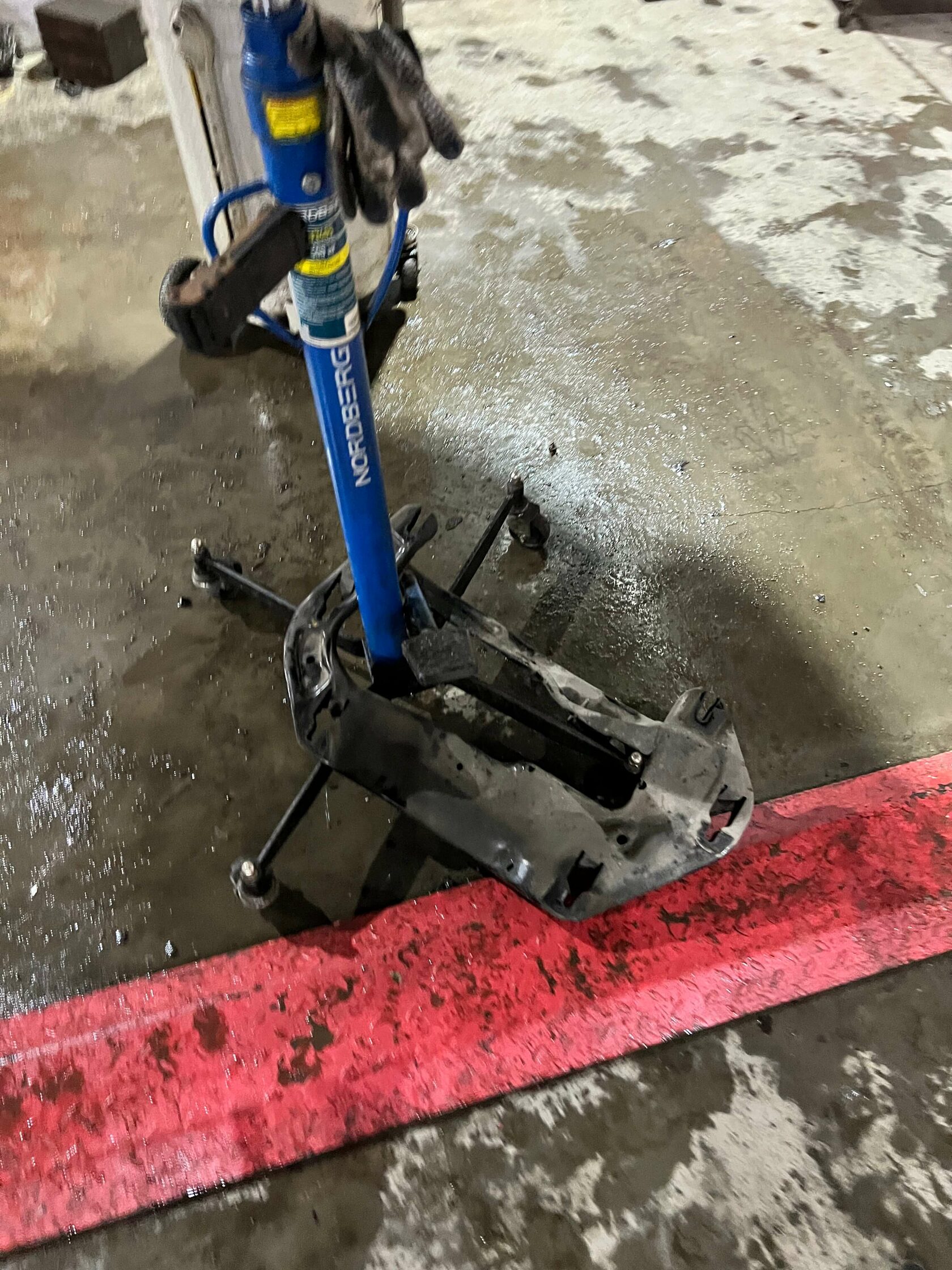 Снятие подушки АКПП BMW