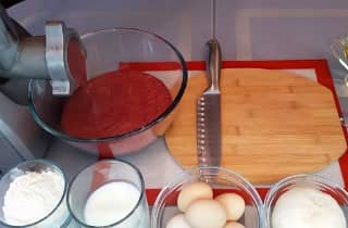 Приготовление печеночного торта из куриной печени с морковью и луком: шаг 2