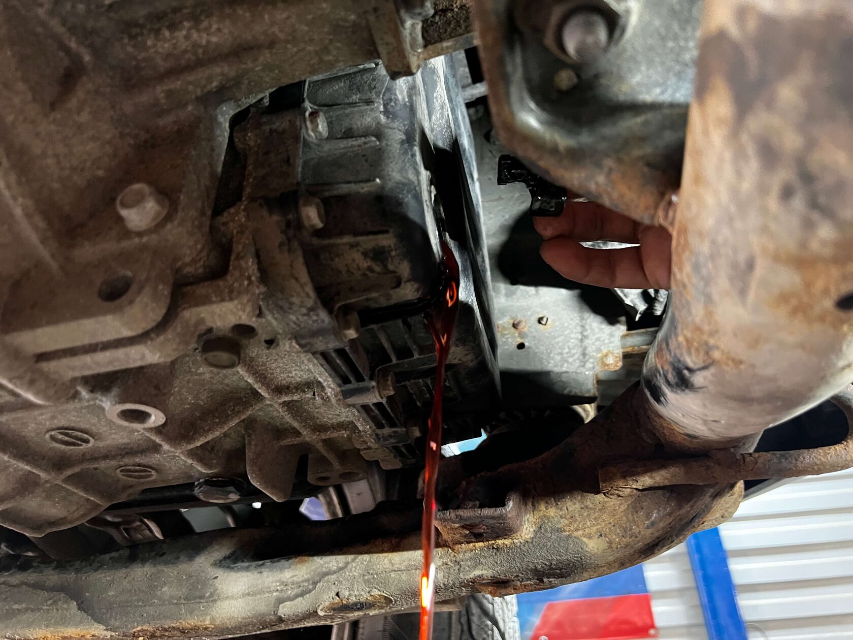 Корректировка уровня масла в АКПП 6F24