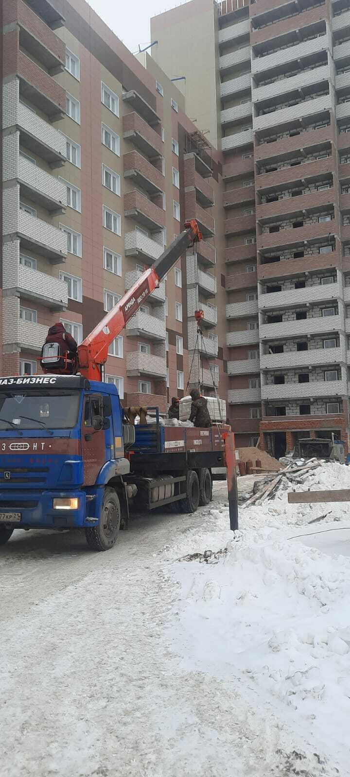 Жилой дом секционного типа переменной этажности, расположенный по адресу: Чувашская  республика, г. Чебоксары, проезд Соляное. На данный момент монолитные  работы и кирпичная кладка завершены. Ведутся