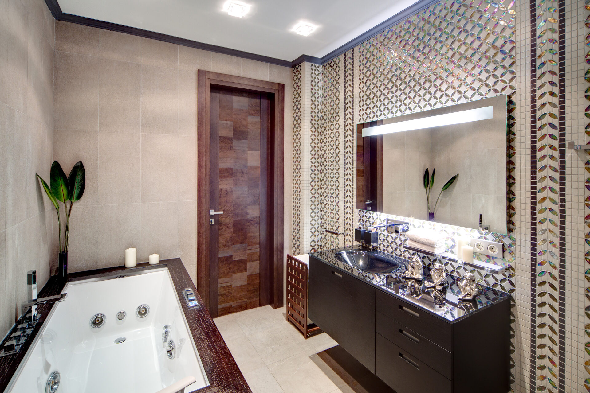 Зеркала в плитке ванной комнаты. Ванная с мозаикой. Мозаика в интерьере ванной комнаты. Зеркальная ванная комната. Ванная комната с зеркальной стеной.