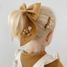 девочка с бантом и заколками с вышивкой купить