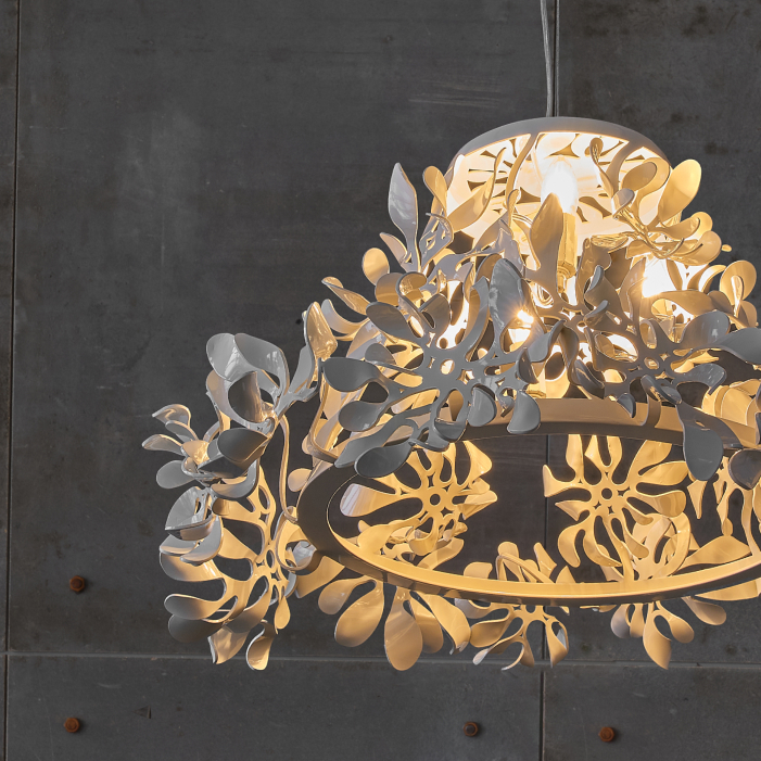 Дизайнерские люстры и светильники из металла ручной работы.