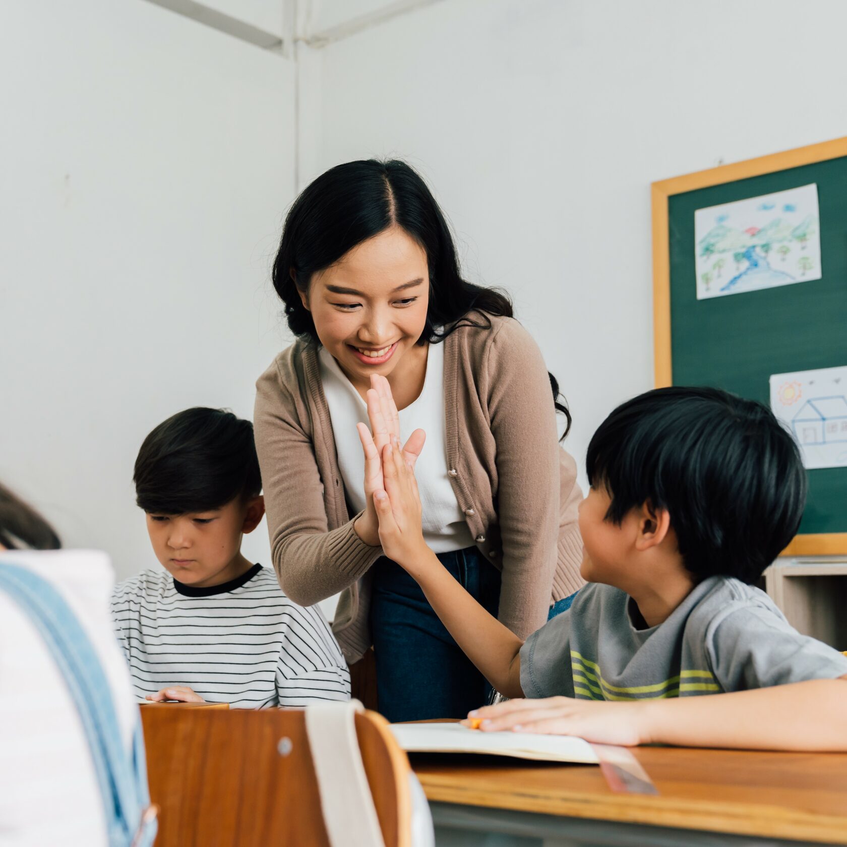 Asia school. Азиатские школьники. Школьник Азиат. Дети и учителя Азия. Китайские ученики.