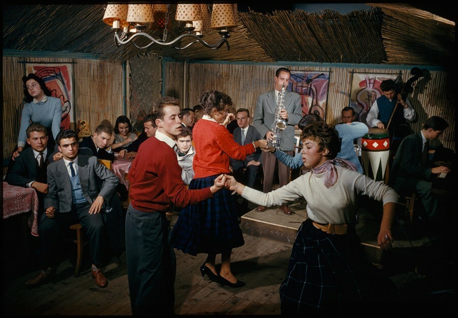 Танцы под джаз-бэнд в студенческом центре в Вене, 1959. Фотограф Фолькмар К. Венцтель