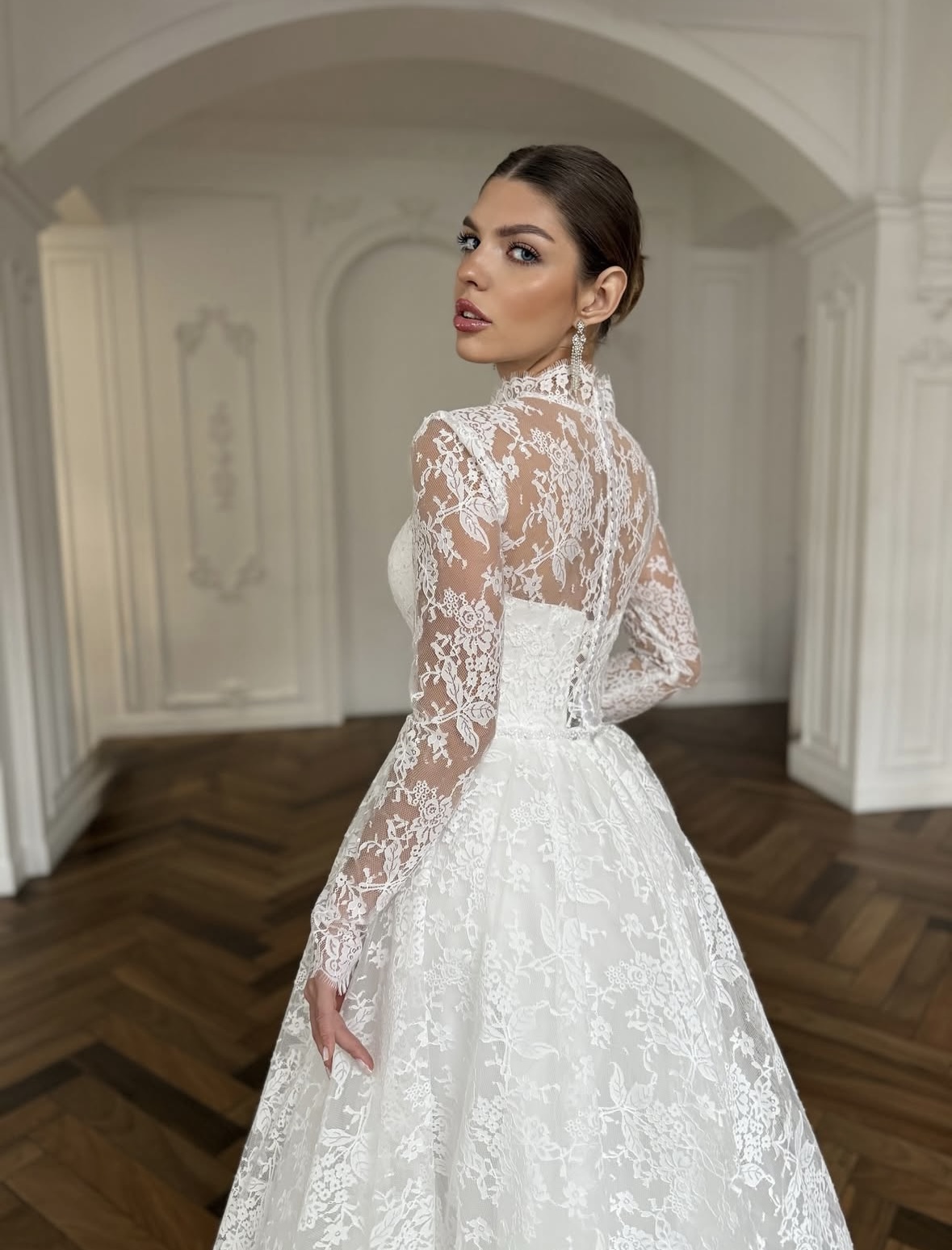 платье свадебное с кружевными рукавами