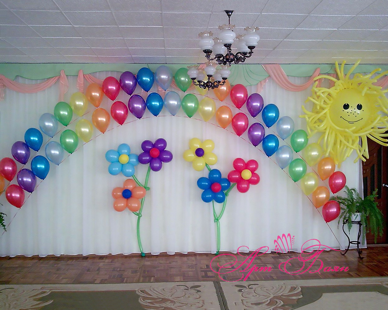 Украшение зала к выпускному в детском саду шарами фото
