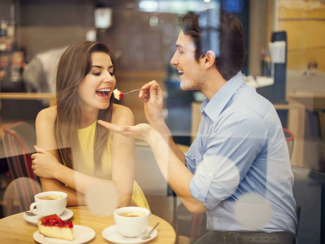 фото нанесения макияжа на лицо девушки 