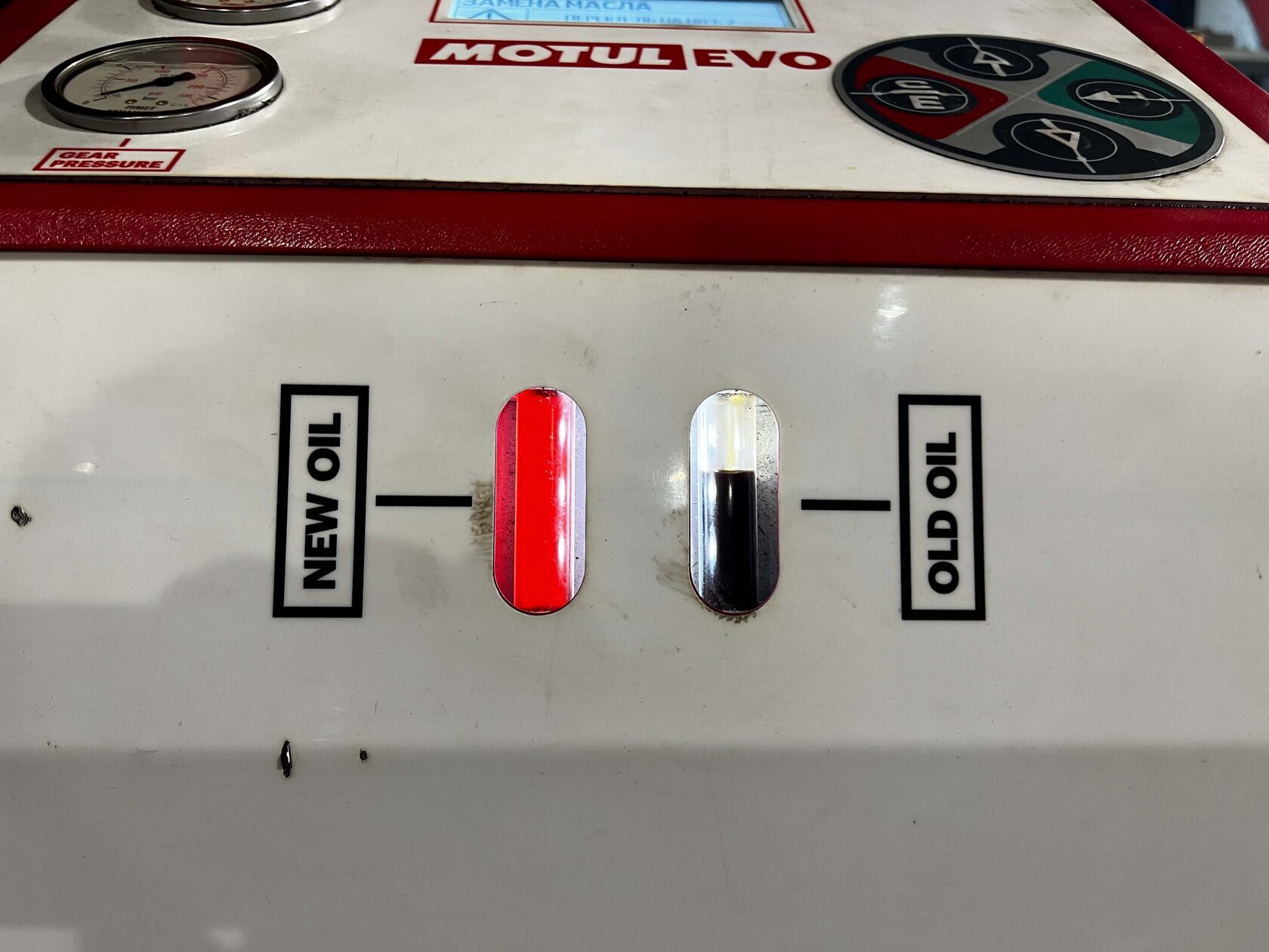 Процесс аппаратной замены масла Motul Evo