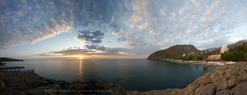 День партенита. Панорамы Партенита. Медведь гора со стороны Алушты. Медведь гора со стороны Партенита. Алушта вид на медведь гору.