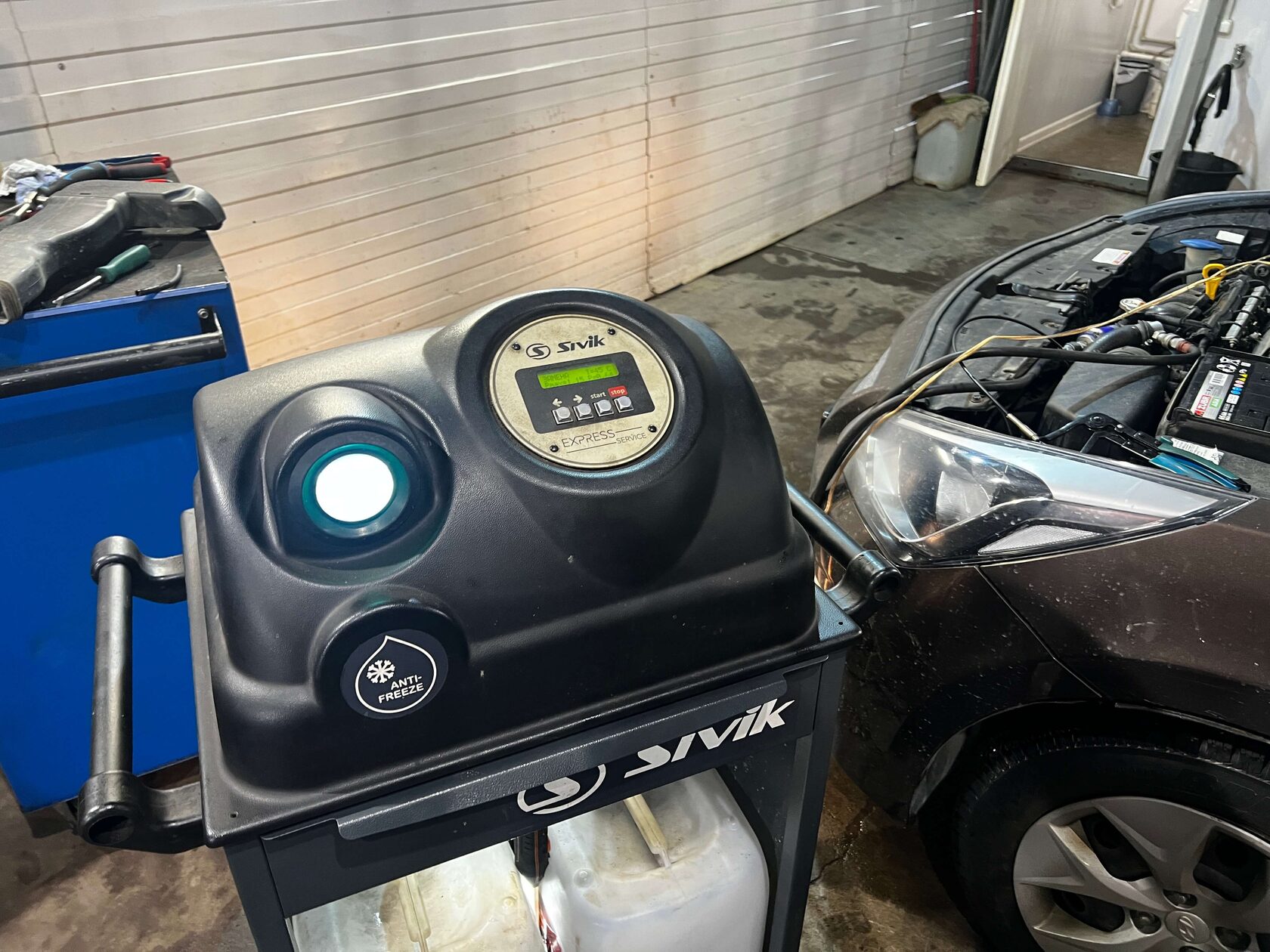 Процесс замены охлаждающей жидкости