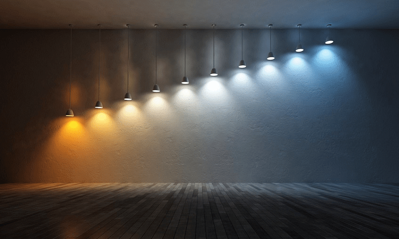 В высоких 8 м и выше производственных помещениях рекомендуют использовать светильники с лампами