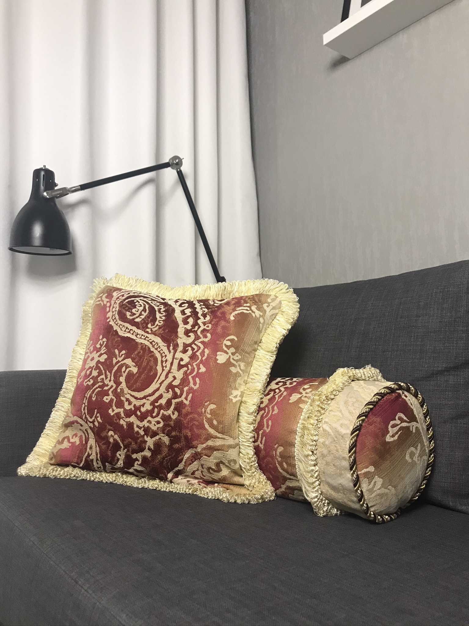 Подушка валик декоративная