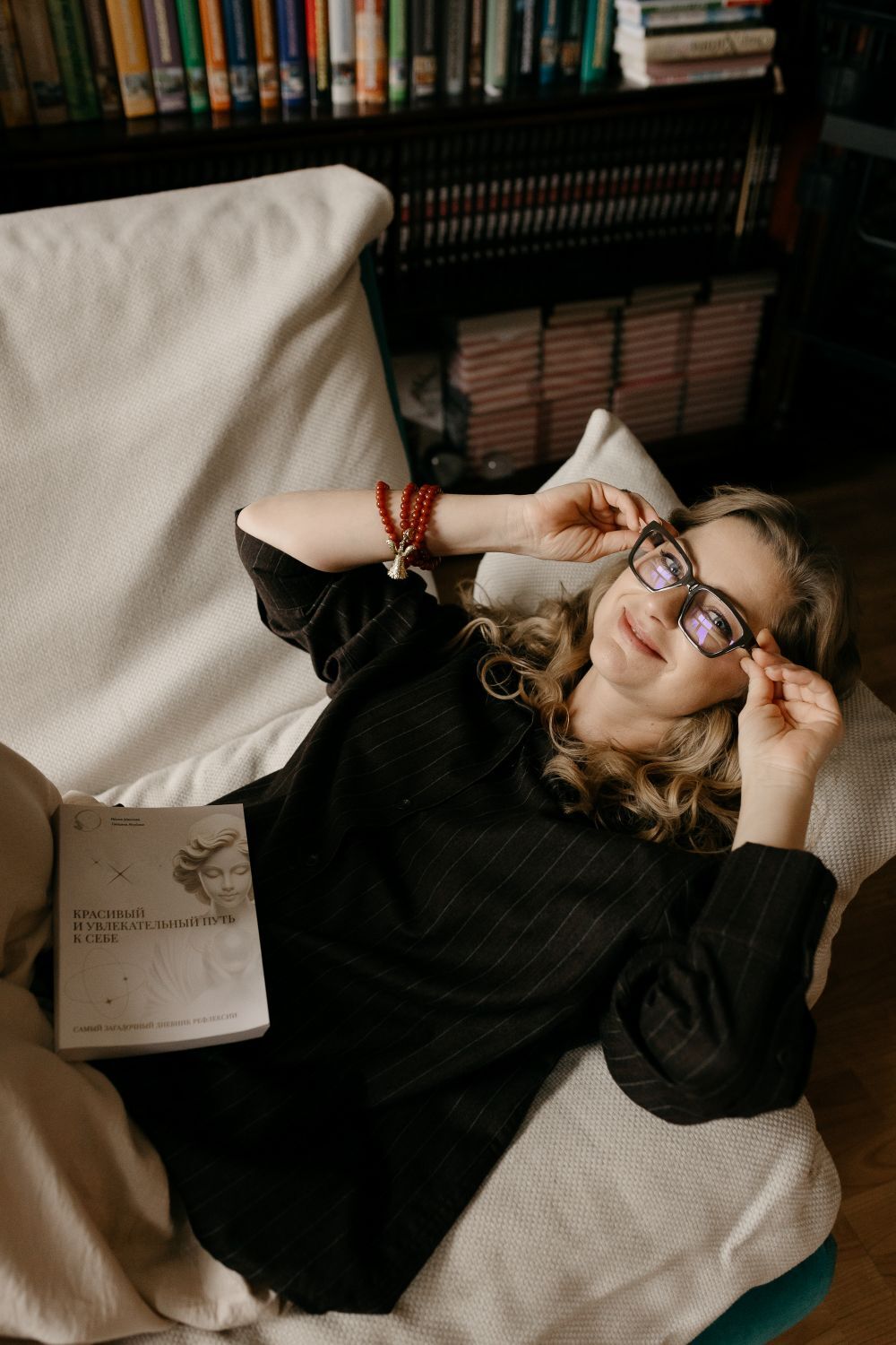 Ирина Маслова с книгой