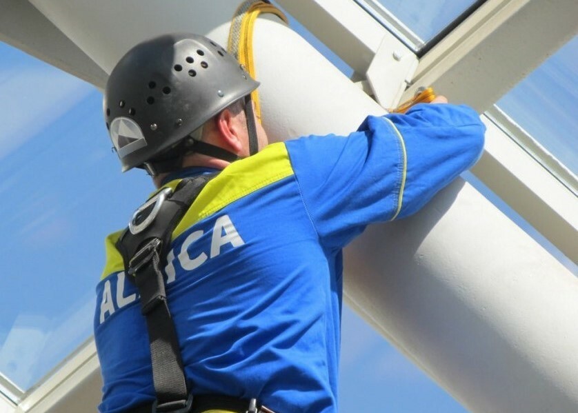 Монтажник светопрозрачных конструкций