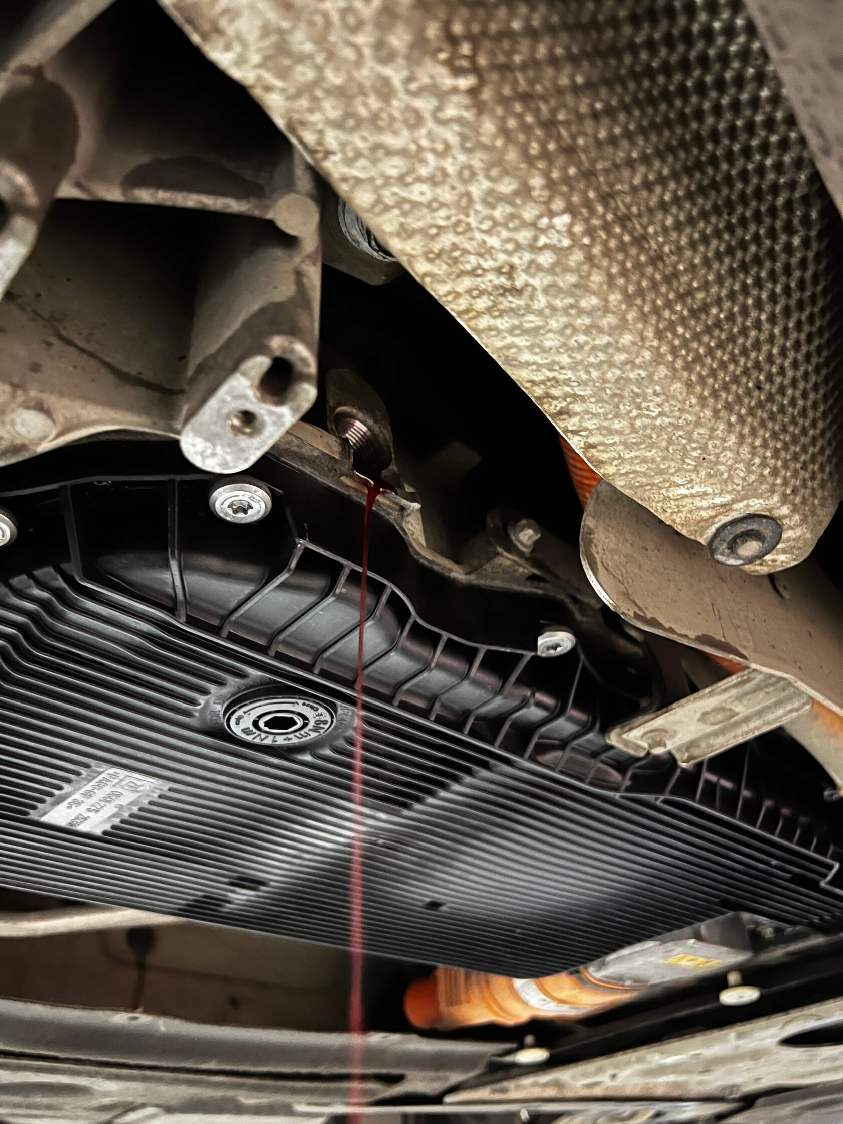 Контроль уровня Выставление уровня масла