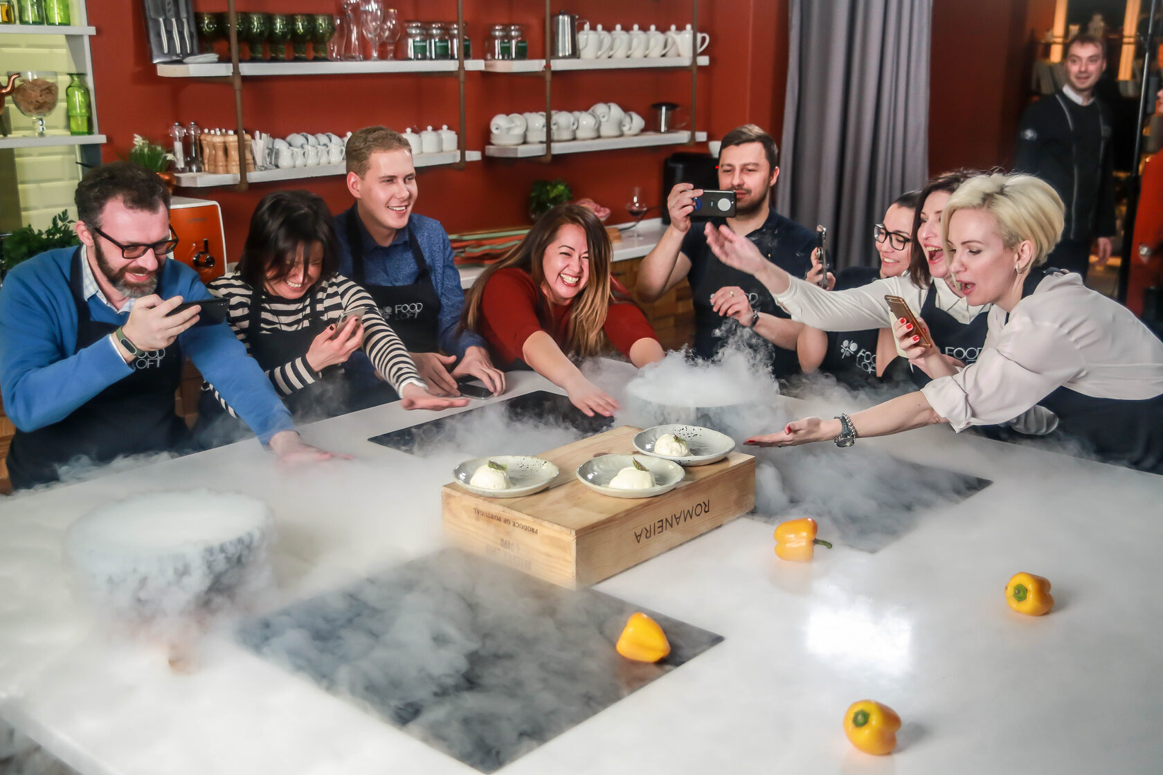Гастрономическое шоу для компании друзей в кулинарной студии FoodLoft