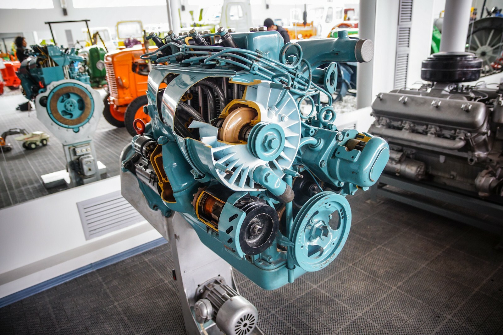 Что делать, если в бак попал бензин?