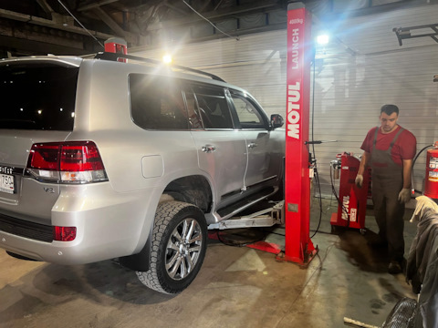 Оригинальные материалы Motul и Valvoline для обслуживания коробки передач Toyota